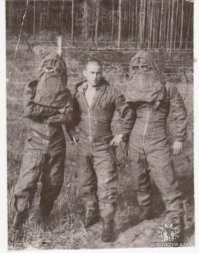 Служил в ракетной дивизии РВСН в начале 70 х на системе космической связи "Корунд".
У нас тоже были защитные костюмы от вч излучения.