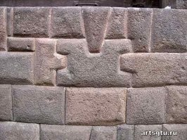 в некоторых случаях да бесспорно бетон ,но когда идет срез по мрамору с расщеплением и срезом внутренней структуры тогда бетонная версия отмахиваетсяя,например египетские перамиды ,это заливка по этажам и за день этаж мог застывать,а носить кувшинами воду итд это уже разумно,но не все литье,вот пример. я тоже думал литье да но не все ,так называемая античная архитектура или до нашей эры она произведена высокотехнологичной развитой расой.