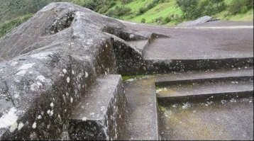 в некоторых случаях да бесспорно бетон ,но когда идет срез по мрамору с расщеплением и срезом внутренней структуры тогда бетонная версия отмахиваетсяя,например египетские перамиды ,это заливка по этажам и за день этаж мог застывать,а носить кувшинами воду итд это уже разумно,но не все литье,вот пример. я тоже думал литье да но не все ,так называемая античная архитектура или до нашей эры она произведена высокотехнологичной развитой расой.