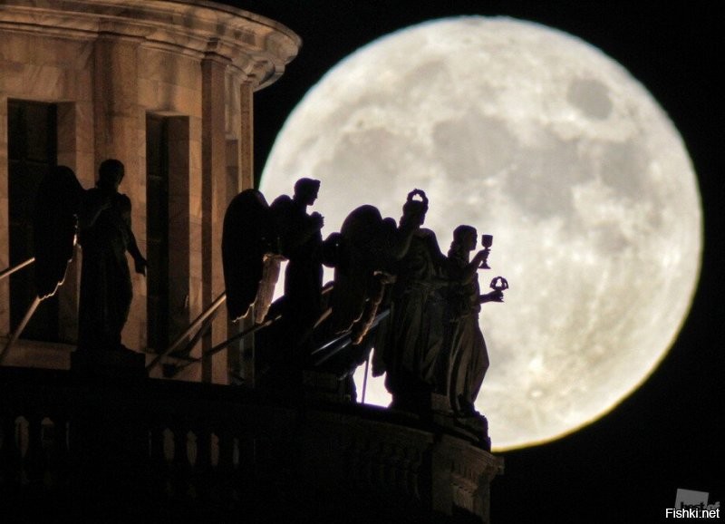 Полнолуние в Питере