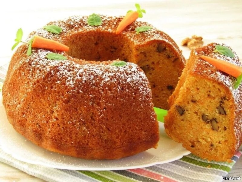 Там есть указание "Корица и мед". Думаю, что это  тесто к какой-то выпечке с морковью типа кекса или коврижке