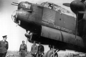 а точно ли это написано на кабине самолета?

"цитата из опрометчивого заявления Германа Геринга о том, "что ни одна бомба не упадет на территорию Рейха.""

Источник:  © Fishki.net

как по мне то не про бомбы там речь