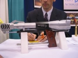 РШ-12 это под 12,7 х 55. А вот настоящее безумие и "прощай кистевые суставы" это Thunder 50 BMG (12,7 х 99).
Ну понятно что речь за более менее мелкую серию. Потому что, штучно и кустарно делали пистолеты (Пистолет Тобиса, например), просто уже пушечного калибра, но это по приколу уже.