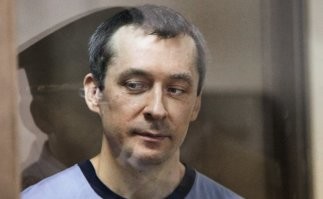 У нас много что должно работать, но ...
Вот этот полковник должен был бороться с коррупцией.