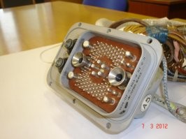 ЭКМ-П7-2 "Береза", электроразрывные соединители, предназначены для соединения, разъединения и переключения электрических цепей.
На Х-22 используется АЭРТ-150.
Мужики Толику золотишко, палладий сдадут.
