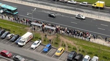 а мы с комфортом постоим, воздухом чистым подышим