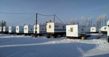 Пожил бы. Чего не пожить-то? 

Я, на вахте, и в вагончике жил. Ага, с семью соседями. 
По площади, считай, как три купе в поезде, чуть больше .