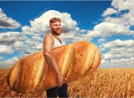 Под такую колбасу и батон соответственный нужен. 
 Где купить?