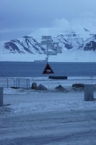 Без оружия выход за пределы города (поселка) и сейчас запрещен. А вход с оружием на почту и в банк тоже :)