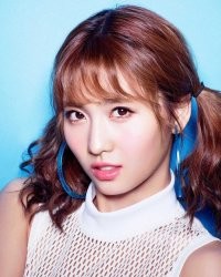 Момо в Японии разные бывают. 
Вот, например, Хираи Момо.