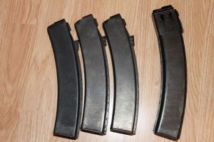 вообще никак не взаимозаменямые.

ток при условии замены  самой горловины.. 
двухрядка на подаче у ППС против однорядки у ППШ.
да и защелки магазинов совершенно разные, как и тот же магазинопремник.
ППС близок в этом плане к ПР, а ППШ совсем нет.

но для ППШ потом сделали магазин рожкового типа, вместо баарабанного, для упрощения заряжания.