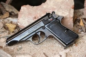 вальтер РР и РРС другие совершенно.
а с калибрами? да любят играться, коммерческие модели, на нашем рынке к сожалению табу, правильно короткоствол.

есть исключения, с марголиным сам видел, ржач конечно, но карабин, влазит в минимально допустимые 800 мм (по моему так по закону)