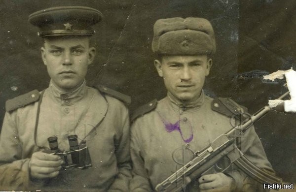 В траншее - да, в танке - нет
Было две попытки модернизации ППШ, первая ничего путнего не дала, после второй получился ППШ-2.





Вес тот же, съемный приклад, деталей чуть меньше, более технологичен. По комплексу ТТХ проигрывал ППС, выпущен опытной партией.



Вариант со складным прикладом



Был ещё опытный ППШ-45, но он уже совсем опоздал - на первый план вышел промежуточный патрон.