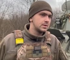 Странно. Хохлы поголовно на своей форме носят флаг США и считают себя свободными и независимыми.