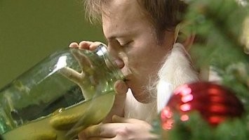 Да ладно... Первого января, утром, достаточно одной-двух трехлитровых банки рассола - капустного, огуречного, помидорного... В первые два часа. Ну, а потом...