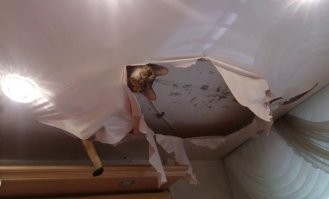 маленькие отверстия - это только начало. кот же на этом не остановится)))