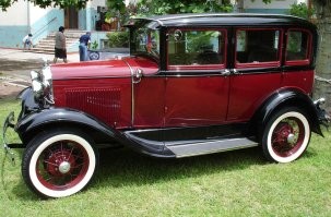 1 - легковой автомобиль форд-А
2 - на этой базе легкий грузовик форд-АА (подвеску усилили, раму удлинили и прочее. Грузовик)
3 - Советская адаптация Газ-АА, знаменитая "полуторка", герой Великой Отечественной