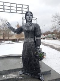 сёстры, не? Автор, наверно, один и тот же!