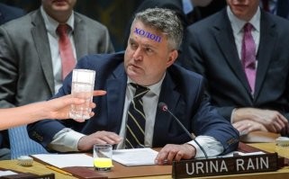 Постпред Украины в ООН перекрасил американский флаг в жовто-блакитные цвета, вызвав бурю гнева