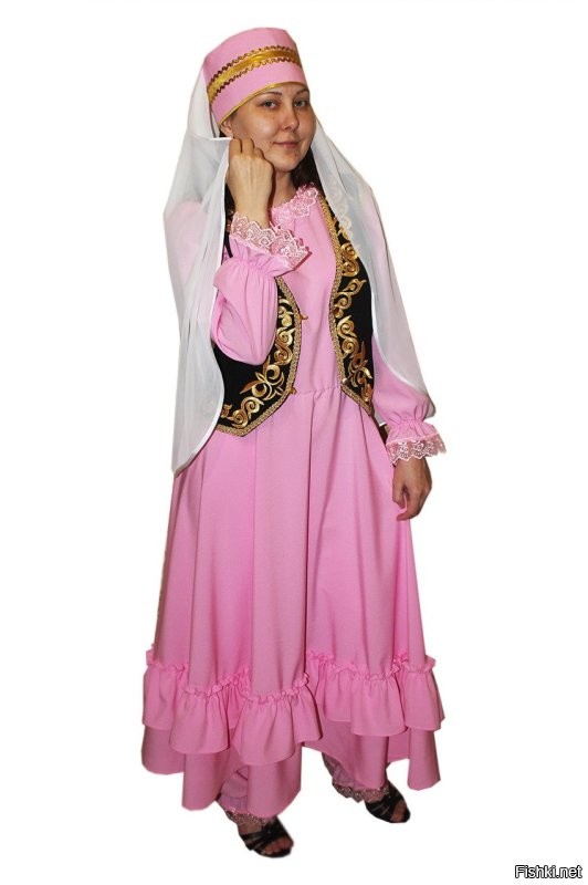 Или это не национальная одежда татарских девушек ??? 
..... опять это другое ?