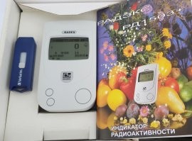 Мой. Питается от 2-х батареек ААА. Флэшка для масштаба.