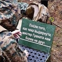 Ну, прыгать я б не стал. Противотанковая мина может быть установлена на неизвлекаемость. В самом простом случае, под неё подкладывают противопехотную мину, и если от обычного нажатия на верхнюю мину стопой - ничего не произойдёт, то при прыжке или сильном ударе, верхняя мина может чутка сместиться и произойдёт "пiдрыу".  Да и так, есть куча взрывателей, которые настраиваются на тот или иной вес, магнитное поле и даже на звук с вибрацией.  В общем, если видите мину, лучше обходить её стороной и сообщить сапёрам, пускай они разбираются.