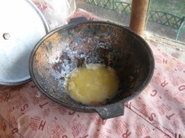 7. "Я оставил соленую воду в кружке и забыл о ней на месяц, поэтому внутри образовались кристаллы соли"

Спасибо, напомнили:
сын летом плов делал...