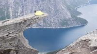 Всё решает перспектива. А с другого ракурса Троллтунга выглядит так: