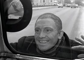 А Никулин в роли Деточкина был бы тоже не плох. Представил его в окне троллейбуса.