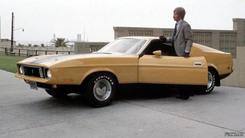 В оригинальном фильме "Угнать за 60 секунд", который вышел в 1974 году, мастеру-угонщику Мандриану Пэйсу нужно украсть 48 автомобилей за 5 суток. В списке они получили собственные женские имена и "Элеонорой", то есть Eleanor, назвали жёлтый Ford Mustang Sportsroof 1973 модельного года.