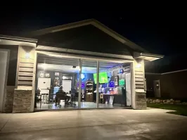 А где он держит теперь ненужное барахло,в квартире?