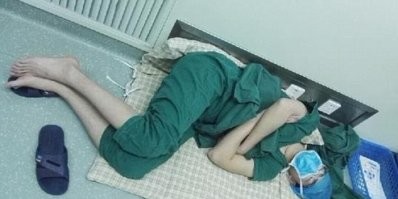 Пусть расскажут им как они устали столовое серебро  в тряпочки заворачивать.