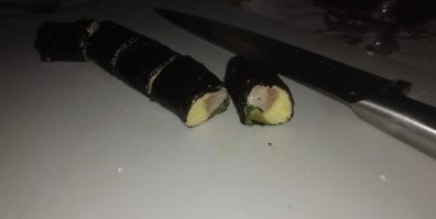 я в этот год снова поизвращался) суши с толченым картофелем, сельдью, соленым огурцом и зеленым луком, с оригинала только нори осталось в которые завернуто)