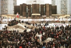 На "ремонте" крыши этого ДК было украдено столько бабла, что можно было рядом еще один построить.