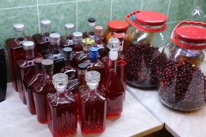 я тоже борюсь с алкоголизмом, и явно побеждаю, еще не много осталось и ПОБЕДА!