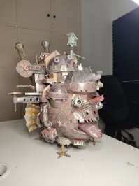 Вагончик вооще класс,  натурально стимпанковский. А Ходячий замок непосрественно оттуда.