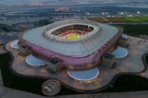 Лучше посмотрите, где проходил ЧМ по футболу 2022 года. Очень даже приличные стадионы.  Бывшая моя фишка, с добавкой, на каких стадионах проходили игры:  к примеру, один из них: