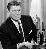 И здесь мы видим истинное лицо капиталиста, искажённое ненавистью к пролетариату.