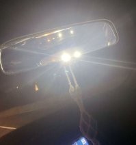 Таким обычно включаю задние противотуманки,если не помогает, сбавляю скорость и даю себя обогнать, а потом...ну вы поняли.