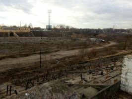 То изображено выше, это всего лишь останки жизнедеятельности укуренного фантазёра, не имеющие отношения ни к реальности, ни к практичности, ни к удобству, ни к безопасности...

А если запад не успокоится в своей ежевековой попытке уничтожить Россию, то все стадионы в мире будут выглядеть вот так: