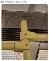 Не первый раз вижу эту картинку. Кто-нибудь может разъяснить идиоту ее значение? Что всё напоминает? О ком о ней?