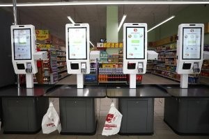 А я не знаю откуда вы, но у нас, в России так же. Наверное потому что негров нет. Электронные кассы, нет кассиров, охраны. Вроде давно уже ничего удивительного в этом нет.