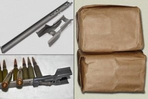 Емкость упаковки патронов 5.45х39 мм была сразу сделана кратной емкости стандартного автоматного магазина - 30 патронов. Первоначально патроны упаковывались в картонные коробки, но в середине 1970-х годов перешли на упрощенную бумажную обертку, скрепленную скобами. В металлическую коробку укладывается 36 пачек с общим количеством 1080 патронов.

Для АК-74 с целью облегчения и ускорения процесса снаряжения магазина были внедрены стальные обоймы (т.н. "расчески") на 15 патронов с прилагавшимся переходником - ускорителем заряжания ("ложечкой"). Решение "подсмотрено" у американцев, уже много лет использовавших подобные ускорители заряжания для М14 и М16. Позже появились аналогичные комплекты для оружия других калибров, в том числе для бесшумного стрелкового комплекса ВСС - 10 патронов калибра 9x39 мм в обойме.

В конструкторском бюро ОАО "КБАЛ им. Л.Н.Кошкина" разработан технологический процесс снаряжения патронов в пластмассовые обоймы и упаковки в пакеты из многослойных полимерных пленок. Вместимость пакета - 90 патронов. По оценке специалистов КБ, такая укупорка должна обеспечивать гарантийное хранение боеприпасов в течении 40 лет.