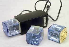 Я даже пользовался году в 82-86. Кубики продавались в "Культоварах", стоили недорого, но если учитывать что они на 4 вспышки, а я школьник... Короче, только ночью и только когда очень надо. Потом купил преобразователь от плоской батарейки, а потом вспышку на пальчиковых батарейках.