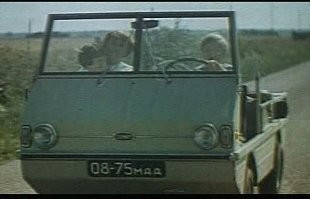 Какая похожая машинка. Кадр из фильма "Гонщики" Мосфильм 1972