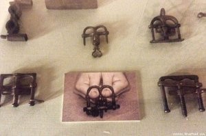 Сейчас намного предпочтительнее подобный девайс, чтоб всякую дичь со смартфона не писали.