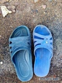 Выйти из дома в разной обуви  так мелкая неприятность.
Вот вернутся это уже проблема.