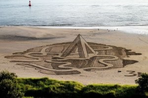 Он не один такой, кто рисует на песке.  А кое-кто рисует даже в 3D!