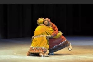 Борьба нанайских мальчиков, т.е. питерских, ой, извините, петербуржских мальчиков !
Но бросок через бедро - знатный !