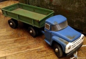 В моём детстве только такой был )